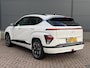 Hyundai Kona Electric Comfort Smart 65.4 kWh / Warmtepomp / Stuur- & Stoelverwarming / Navigatie / Apple Carplay & Android Auto / Vehicle-to-Load (V2L) / Blind-spot Collision Assist / 19"  Lichtmetalen Velgen
