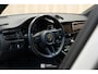 Porsche Macan 2.9 GTS (2021, NL) laatste facelift model in krijt.