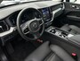 Volvo XC60 2.0 T6 Plug-in hybrid AWD Plus Dark | Pano | Trekhaak | Memory | 360 camera | All-seasons | Climate pack |