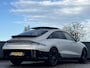 Hyundai Ioniq 6 First Edition AWD 77.4 kWh 325PK | Panorama schuifkanteldak | 800 V snellaadsysteem 10-80% in ca. 18 minuten | 20″ lichtmetalen velgen & matzwarte designaccenten | BOSE premium audiosysteem | Premium interieur |