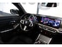 BMW 3-Serie Touring 330e xDrive | M- Sport | Incl. 12 maanden garantie | 292 PK | Panorama dak | 360° camera | Head-up display | Memory sportstoelen | Shadow-line | Dodehoek detectie | Widescreen Display | Apple CarPlay | 19'' Breedset | Stoelverwarming |