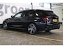 BMW 3-Serie Touring 330e xDrive | M- Sport | Incl. 12 maanden garantie | 292 PK | Panorama dak | 360° camera | Head-up display | Memory sportstoelen | Shadow-line | Dodehoek detectie | Widescreen Display | Apple CarPlay | 19'' Breedset | Stoelverwarming |