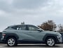 Hyundai Kona 1.6 GDI HEV Comfort | Achteruitrijcamera | Keyless entry | Navigatiesysteem | Parkeersensoren voor en achter | Fabrieksgarantie 02-2029 |