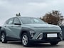 Hyundai Kona 1.6 GDI HEV Comfort | Achteruitrijcamera | Keyless entry | Navigatiesysteem | Parkeersensoren voor en achter | Fabrieksgarantie 02-2029 |