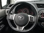 Toyota Yaris 1.0 VVT-i Aspiration Sport (NAVIGATIE,AIRCO,CAMERA,BLUETOOTH,SPORTSTOELEN,LM-VELGEN,NIEUWE APK,TOPCONDITIE)