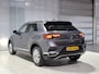 Volkswagen T-Roc 1.5 TSI Sport Business R Schuif / kantel dak, Navigatie, Stoel verwarming.