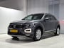 Volkswagen T-Roc 1.5 TSI Sport Business R Schuif / kantel dak, Navigatie, Stoel verwarming.