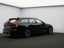 Volvo V90 T8 455PK Plug-in hybrid AWD Ultra Dark / Trekhaak / Head up displ. / Pan. dak / Harman Kardon / 360 camera / Stoel+stuur+achterbankverwarming