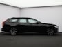 Volvo V90 T8 455PK Plug-in hybrid AWD Ultra Dark / Trekhaak / Head up displ. / Pan. dak / Harman Kardon / 360 camera / Stoel+stuur+achterbankverwarming