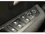 Peugeot 208 Style | Dashboard en deurpanelen in kunststof met carboneffect | Ecoled koplampen | Elektrisch verstelbare en verwarmbare buitenspiegels