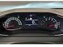 Peugeot 208 Style | Dashboard en deurpanelen in kunststof met carboneffect | Ecoled koplampen | Elektrisch verstelbare en verwarmbare buitenspiegels