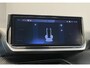 Peugeot 208 Style | Dashboard en deurpanelen in kunststof met carboneffect | Ecoled koplampen | Elektrisch verstelbare en verwarmbare buitenspiegels