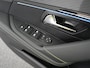 Peugeot e-208 GT | 8 jaar fabrieksgarantie of 160.000 kilometer op het accupakket | Adaptieve cruise control met Stop&Go functie | Armsteunen op de voorportieren bekleed met kunstleder met groen sierstiksel (GT-Line)
