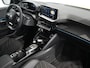 Peugeot e-208 GT | 8 jaar fabrieksgarantie of 160.000 kilometer op het accupakket | Adaptieve cruise control met Stop&Go functie | Armsteunen op de voorportieren bekleed met kunstleder met groen sierstiksel (GT-Line)