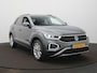 Volkswagen T-Roc 1.5 TSI Oranje Edition Automaat - LED - Navigatie - ACC - Camera