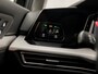 Volkswagen Golf 1.0 TSI Sport (APPLE CARPLAY, GROOT NAVI, SFEERVERLICHTING, KEYLESS, PARKEERSENSOREN, SPORTSTOELEN, LM VELGEN, GETINT GLAS, NIEUWSTAAT)