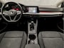 Volkswagen Golf 1.0 TSI Sport (APPLE CARPLAY, GROOT NAVI, SFEERVERLICHTING, KEYLESS, PARKEERSENSOREN, SPORTSTOELEN, LM VELGEN, GETINT GLAS, NIEUWSTAAT)