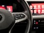 Volkswagen Golf 1.0 TSI Sport (APPLE CARPLAY, GROOT NAVI, SFEERVERLICHTING, KEYLESS, PARKEERSENSOREN, SPORTSTOELEN, LM VELGEN, GETINT GLAS, NIEUWSTAAT)