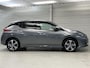 Nissan Leaf e+ N-Connecta 62 kWh / Eerste Eigenaar / Dealer Onderhouden / 385 KM WLTP / Navigatie / Stoel- en Stuurverwarming / 360 Graden Camera / Cruise Control / Climate Control /