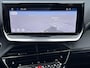 Peugeot 2008 Hybrid 145 GT / Nieuw, veel voordeel / tot 8 jaar Garantie / Elektr. schuifdak en bestuurdersstoel / Stoelverwarming / Camera 360° / Adapt. CC / Navi / Apple Carplay Android / 17" LM wielen / ook in grijs leverbaar