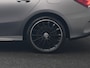 Mercedes-Benz A-klasse 250 e AMG Night Pakket PHEV 218pk | Adaptive Cruise | Head Up | Multi Beam LED | Alcantara Sportstoelen Verwarmd | Night Pakket | Sfeerverlichting | MBUX | Apple Carplay | Widescreen Navi | 19"L.M | Mountaingrau Magno | Plug