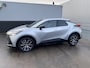Toyota C-HR 2.0 Plug-in Hybrid 220 Dynamic Automaat NL-auto, stoel- & stuurverwarming, dodehoek detectie, navigatie Apple CarPlay/Android Auto, achteruitrij camera, parkeersensoren v&a, BTW-auto