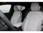 Volvo EX40 Single Engine Extended Range Ultra | Demo Deal | VAN € 57.440,- voor € 50.950,- | Panoramadak | Visual Park Assist | Dawn Fusion Microtech | Getinte ramen | Premium Audio by Harman Kardon | Elektrisch verstelbare stoelen | Preconditioning | 19 Inch | Verwarmde voorstoelen en stuurwiel | Draadloos telefoon opladen | Apple Carplay | Android Auto | Pilot Assist | Keyless