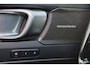 Volvo XC40 B3 Ultimate Dark - Panorama/schuifdak - IntelliSafe Assist & Surround - 360º Camera - Harman/Kardon audio - Verwarmde voorstoelen & stuur - Parkeersensoren voor & achter - Elektr. bedienb. voorstoelen met geheugen links - Draadloze tel. lader - Extra getint glas - 19' LMV