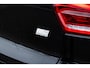 Volvo XC40 Plug-in hybrid T4 Plus Dark | Panoramadak | Harman Kardon audio | Elektrische stoelverstelling | Getint glas | Navigatie | Apple Carplay / Android Auto | Achteruitrijcamera | Parkeersensoren voor + achter | Stoel- en stuurverwarming |