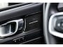 Volvo XC40 Plug-in hybrid T4 Plus Dark | Panoramadak | Harman Kardon audio | Elektrische stoelverstelling | Getint glas | Navigatie | Apple Carplay / Android Auto | Achteruitrijcamera | Parkeersensoren voor + achter | Stoel- en stuurverwarming |