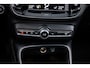 Volvo XC40 Plug-in hybrid T4 Plus Dark | Panoramadak | Harman Kardon audio | Elektrische stoelverstelling | Getint glas | Navigatie | Apple Carplay / Android Auto | Achteruitrijcamera | Parkeersensoren voor + achter | Stoel- en stuurverwarming |