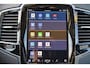 Volvo XC90 T8 Recharge AWD Ultra Dark - Panorama/schuifdak - IntelliSafe Assist & Surround - 360º Camera - Harman/Kardon audio - Adaptieve LED koplampen - Verwarmde voorstoelen, stuur & achterbank - Parkeersensoren voor & achter - Elektr. bedienb. voorstoelen met geheugen - Head up display - Draadloze tel. lader - Extra getint glas - 21' LMV
