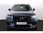 Volvo XC90 T8 Recharge AWD Ultra Dark - Panorama/schuifdak - IntelliSafe Assist & Surround - 360º Camera - Harman/Kardon audio - Adaptieve LED koplampen - Verwarmde voorstoelen, stuur & achterbank - Parkeersensoren voor & achter - Elektr. bedienb. voorstoelen met geheugen - Head up display - Draadloze tel. lader - Extra getint glas - 21' LMV