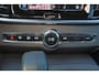 Volvo V90 T6 Recharge AWD Plus Dark - IntelliSafe Assist & Surround - 360º Camera - Harman/Kardon audio - Adaptieve LED koplampen - Verwarmde voorstoelen, stuur & achterbank - Parkeersensoren voor & achter - Elektr. bedienb. voorstoelen met geheugen - Extra getint glas - Elektr. inklapbare trekhaak - 19' LMV