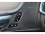 Volvo S90 T8 AWD Ultra Dark - Schuif/kanteldak - IntelliSafe Assist & Surround - 360º Camera - Harman/Kardon audio - Adaptieve LED koplampen - Verwarmde voorstoelen, stuur & achterbank - Parkeersensoren voor & achter - Elektr. bedienb. voorstoelen met geheugen - Extra getint glas - 19' LMV