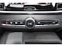 Volvo S90 T8 AWD Ultra Bright - Schuif/kanteldak - IntelliSafe Assist & Surround - 360º Camera - Bowers & Wilkins audio - Adaptieve LED koplampen - Verwarmde voorstoelen, stuur & achterbank - Parkeersensoren voor & achter - Elektr. bedienb. voorstoelen met geheugen - Extra getint glas - 19' LMV