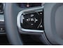 Volvo XC60 T6 Recharge AWD Ultra Black Edition - Panorama/schuifdak - IntelliSafe Assist & Surround - Massage & Ventilatie stoelen - 360º Camera - Bowers & Wilkins audio - Nappa Leder - Adaptieve LED koplampen - Verwarmde voorstoelen & stuur - Parkeersensoren voor & achter - Elektr. bedienb. voorstoelen met geheugen - Head up display - Draadloze tel. lader - Extra getint glas - 21' LMV
