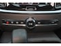 Volvo V60 T6 Recharge AWD Plus Dark - IntelliSafe Assist & Surround - 360º Camera - Harman/Kardon audio - Adaptieve LED koplampen - Verwarmde voorstoelen, stuur & achterbank - Parkeersensoren voor & achter - Elektr. bedienb. voorstoelen met geheugen - Extra getint glas - Elektr. inklapbare trekhaak - 18' LMV