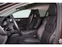 Volvo V60 T6 Recharge AWD Plus Dark - IntelliSafe Assist & Surround - 360º Camera - Harman/Kardon audio - Adaptieve LED koplampen - Verwarmde voorstoelen, stuur & achterbank - Parkeersensoren voor & achter - Elektr. bedienb. voorstoelen met geheugen - Extra getint glas - Elektr. inklapbare trekhaak - 18' LMV