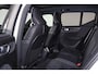 Volvo XC40 Twin Ultimate 78 kWh - Panorama/schuifdak - IntelliSafe Assist & Surround - 360º Camera - Harman/Kardon audio - Verwarmde voorstoelen & stuur - Parkeersensoren voor & achter - Elektr. bedienb. voorstoelen met geheugen links - Draadloze tel. lader - Warmtepomp - Extra getint glas - Elektr. inklapbare trekhaak - 20' LMV
