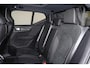 Volvo XC40 Twin Ultimate 78 kWh - Panorama/schuifdak - IntelliSafe Assist & Surround - 360º Camera - Harman/Kardon audio - Verwarmde voorstoelen & stuur - Parkeersensoren voor & achter - Elektr. bedienb. voorstoelen met geheugen links - Draadloze tel. lader - Warmtepomp - Extra getint glas - Elektr. inklapbare trekhaak - 20' LMV