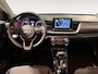 Kia Stonic 1.0 T-GDI Automaat Black Edition | Navigatiesysteem | Apple Carplay / Android Auto | Licht + Regensensor | Parkeersensoren + Camera Achter | Cruise Control | 17" Lichtmetalen Velgen | Climate Control | Rijstrooksensor + Correctie
