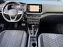 Volkswagen T-Cross 1.5 TSI 150pk DSG R-Line | Camera | Trekhaak | Navi | IQ light | Rijklaar incl. garantie