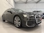 Audi A6 Avant 55 TFSI e quattro 3x S-Line VESUVGRAU PANO/TREKHAAK/HEAD-UP/MASSAGE+VENTILATIE/360CAMERA/VALCONA-LEER+MEMORY/20"/SFEER/KEYLESS/MATRIX/SPORTPAKKET/AUDI DEALER HISTORIE