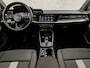 Audi A3 Sportback 40 TFSI e Sport 204Pk Automaat (APPLE CARPLAY, CLIMATE, STOELVERWARMING, GETINT GLAS, SPORTSTOELEN, PARKEERSENSOREN, ZWART HEMEL, 18'' LM VELGEN, CRUISE, NIEUWSTAAT)