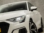Audi A3 Sportback 40 TFSI e Sport 204Pk Automaat (APPLE CARPLAY, CLIMATE, STOELVERWARMING, GETINT GLAS, SPORTSTOELEN, PARKEERSENSOREN, ZWART HEMEL, 18'' LM VELGEN, CRUISE, NIEUWSTAAT)