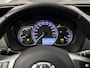 Toyota Yaris 1.5 Hybrid Sport Automaat (NAVIGATIE, CLIMATE, CAMERA, STOELVERWARMING, SPORTSTOELEN, BLUETOOTH, TREKHAAK, LM VELGEN, NIEUWE APK, NIEUWSTAAT)