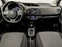Toyota Yaris 1.5 Hybrid Sport Automaat (NAVIGATIE, CLIMATE, CAMERA, STOELVERWARMING, SPORTSTOELEN, BLUETOOTH, TREKHAAK, LM VELGEN, NIEUWE APK, NIEUWSTAAT)