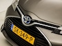Toyota Yaris 1.5 Hybrid Sport Automaat (NAVIGATIE, CLIMATE, CAMERA, STOELVERWARMING, SPORTSTOELEN, BLUETOOTH, TREKHAAK, LM VELGEN, NIEUWE APK, NIEUWSTAAT)