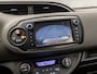 Toyota Yaris 1.5 Hybrid Sport Automaat (NAVIGATIE, CLIMATE, CAMERA, STOELVERWARMING, SPORTSTOELEN, BLUETOOTH, TREKHAAK, LM VELGEN, NIEUWE APK, NIEUWSTAAT)